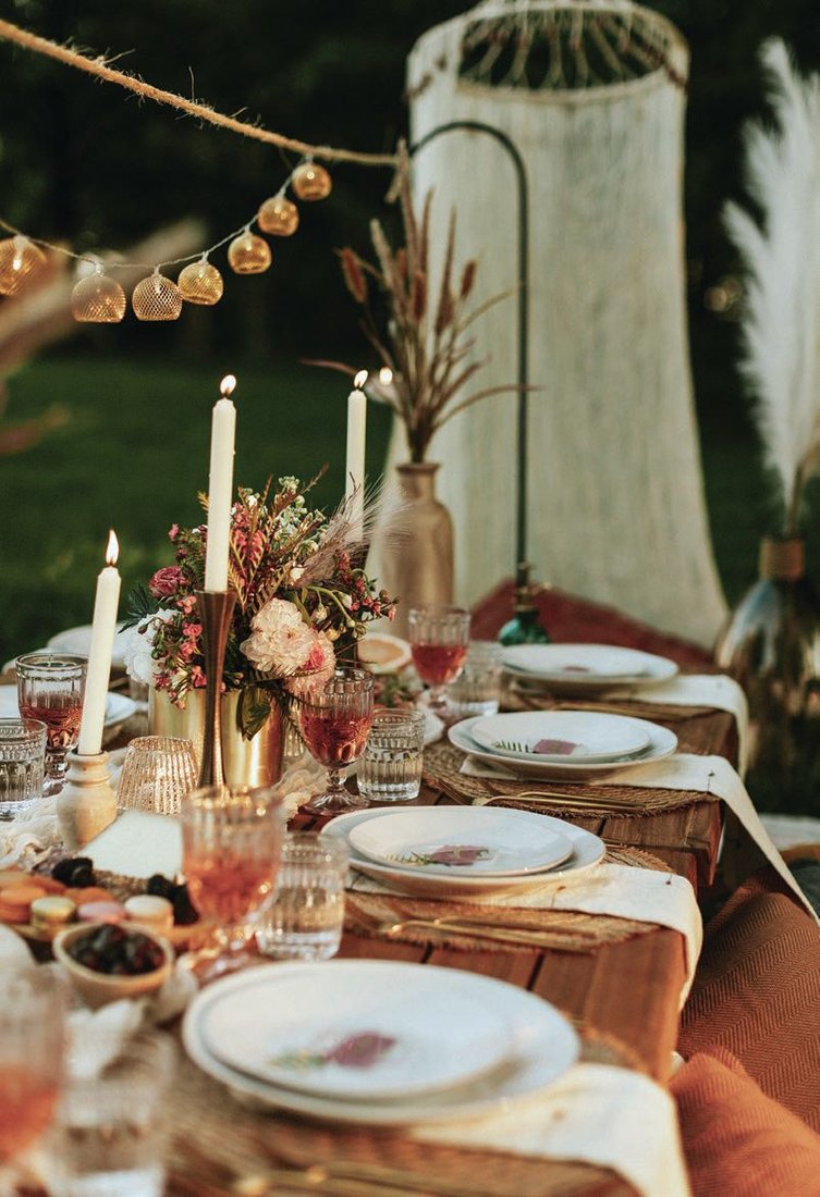 Picnic & Peonies takes soirees to a new level with gorgeous tablescapes and more. PHOTO COURTESY OF PICNIC & PEONIES