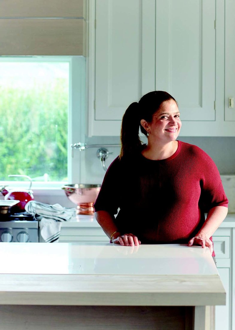 Guarnaschelli’s latest cookbook, Cook With Me: 150 Recipes for the Home Cook, centers on the recipes that her parents often made. PHOTO BY JOHNNY MILLER ©2020. REPRINTED WITH PERMISSION FROM COOK WITH ME: 150 RECIPES FOR THE HOME COOK BY ALEX GUARNASCHELLI, ©2020. PUBLISHED BY CLARKSON POTTER/PUBLISHERS, AN IMPRINT OF PENGUIN RANDOM HOUSE.
